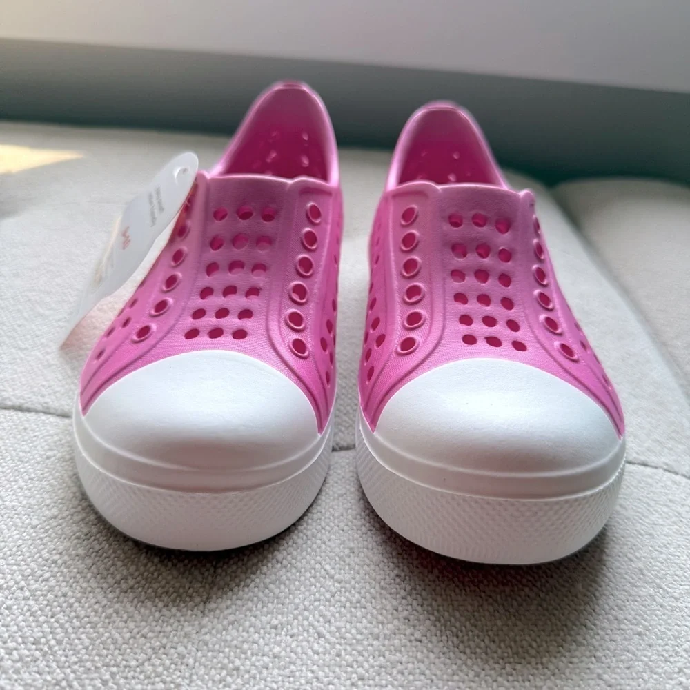 Wonder Nation youth size 9-10 lightweight water shoes